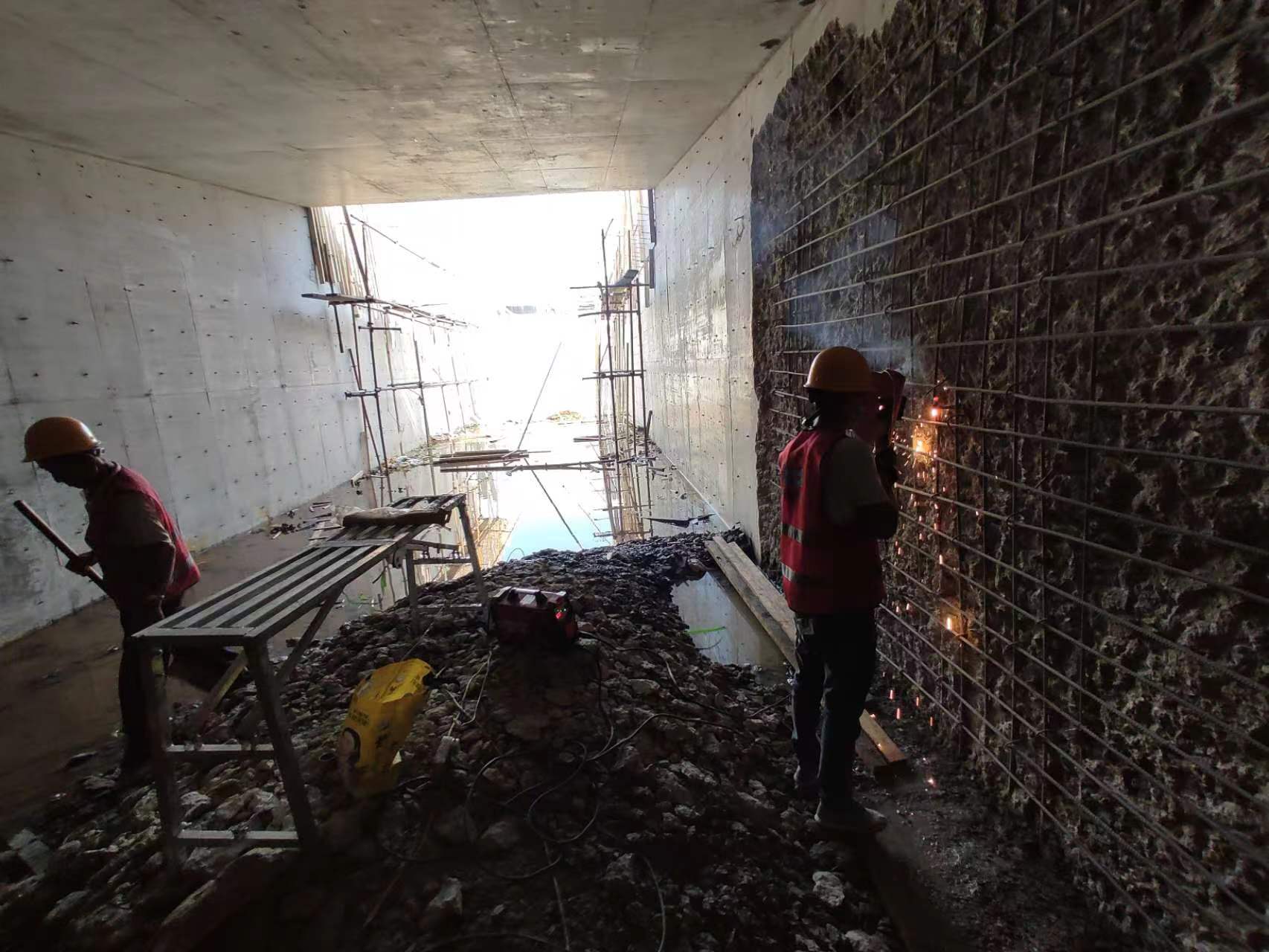孟州挖断承重墙导致楼体开裂，加固施工方案出炉